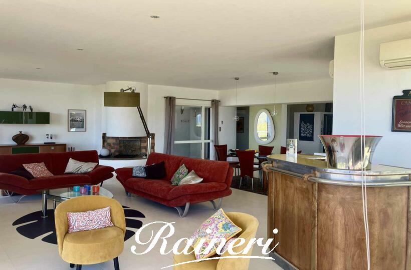 Agence Raineri - AGOSTA 8 PERSONNES