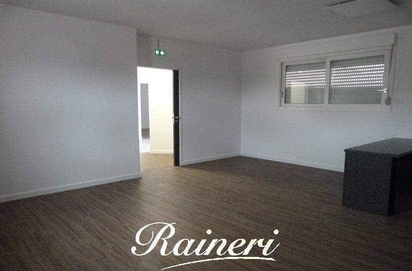 Agence Raineri - Local professionnel de 151 m2 centre médical gare de MEZZANA