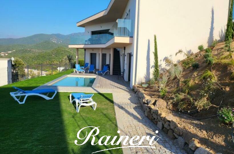 Agence Raineri - AGOSTA 8 Personnes
