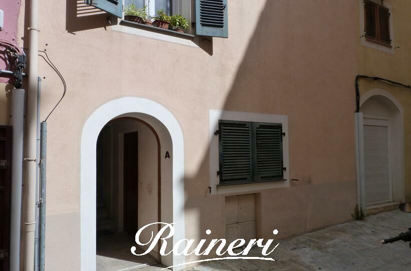 Agence Raineri - Local professionnel RDC 30 m2 rue des Bucherons Ajaccio